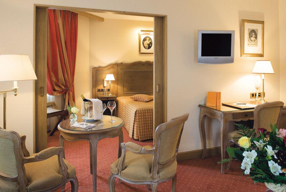 Hotel Le Rempart Tournus Exteriör bild